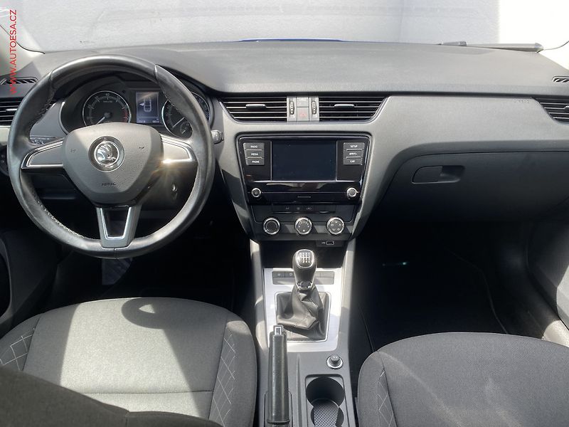 Škoda Octavia (2019) 1.5 TSi, ČR, Active, park. - fotka 8 z 17