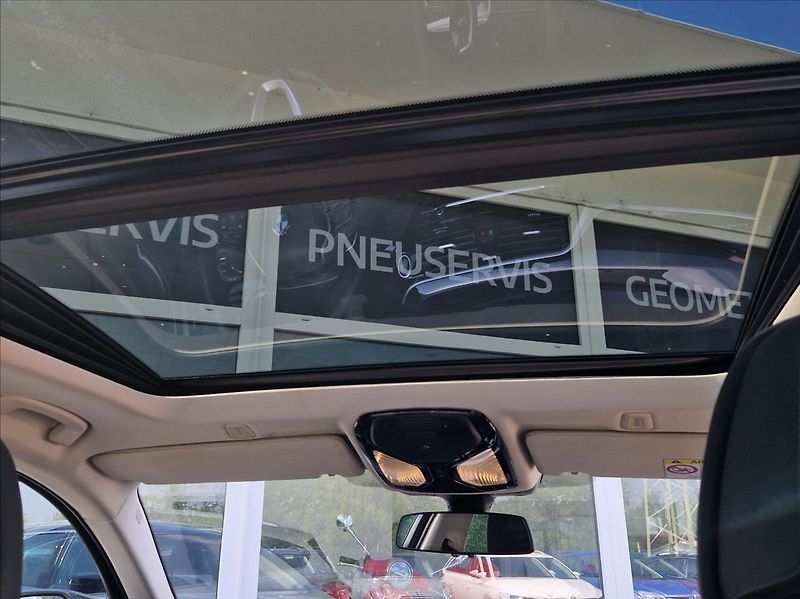 BMW Řada 5 3,0 530d TOURING KOMPLETVÝBAVA - fotka 27 z 46