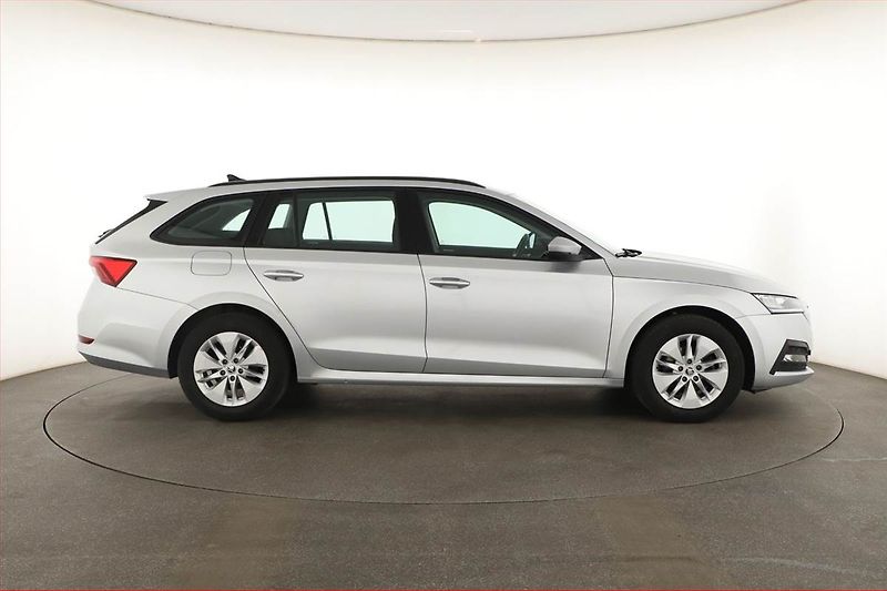 Škoda Octavia (2022) Ambition 2.0 TDI, ČR,1.maj - fotka 6 z 14