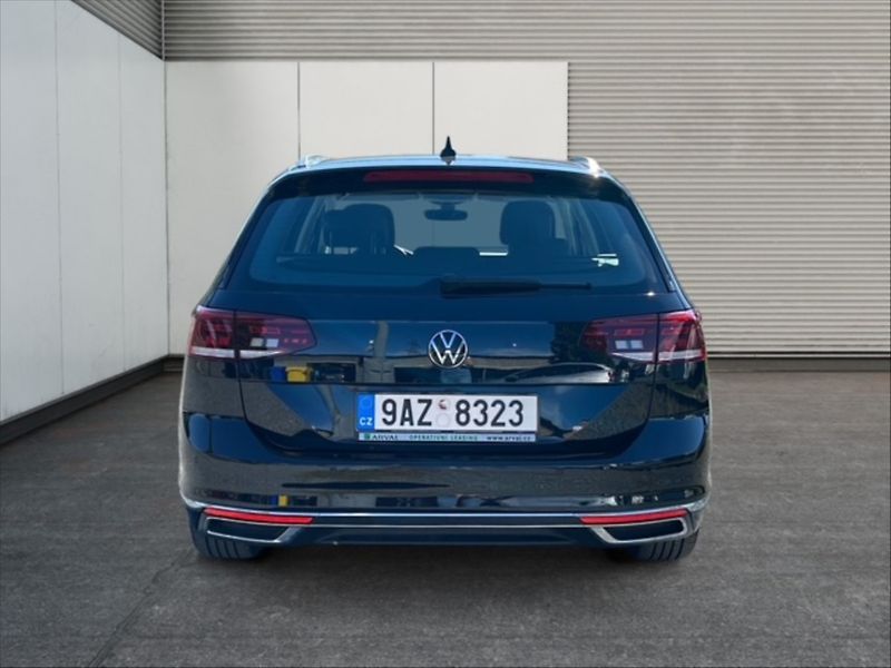 Volkswagen Passat 2,0 TDI Elegance DSG - fotka 5 z 11