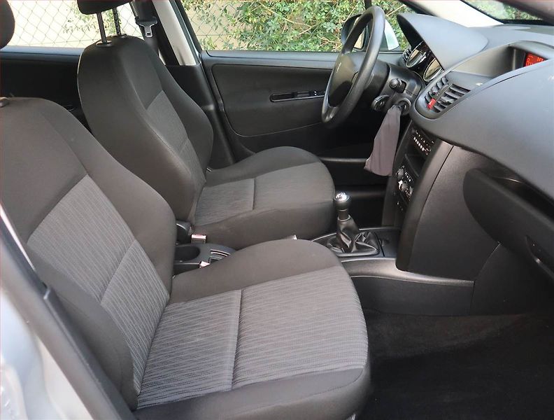 Peugeot 207 (2011) 1.4, po STK, levný provoz - fotka 9 z 15