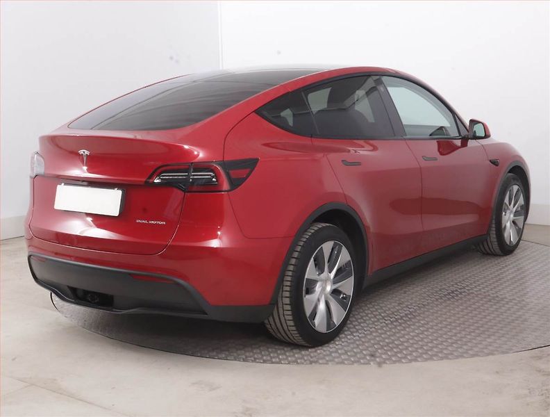 Tesla Model Y (2021) Long Range AWD 75kWh, SoH 91% - fotka 5 z 23