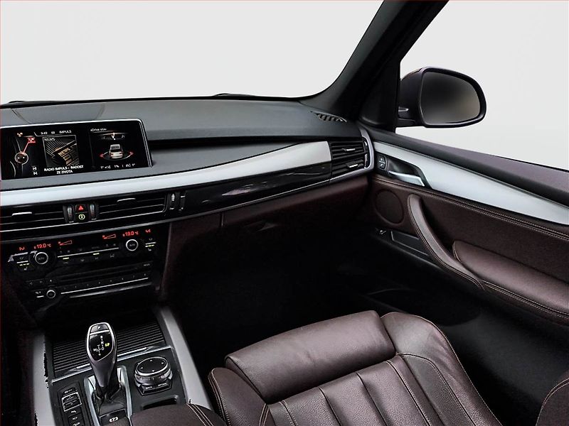 BMW X5 (2015) xDrive30d, 4X4, Automat - fotka 8 z 16