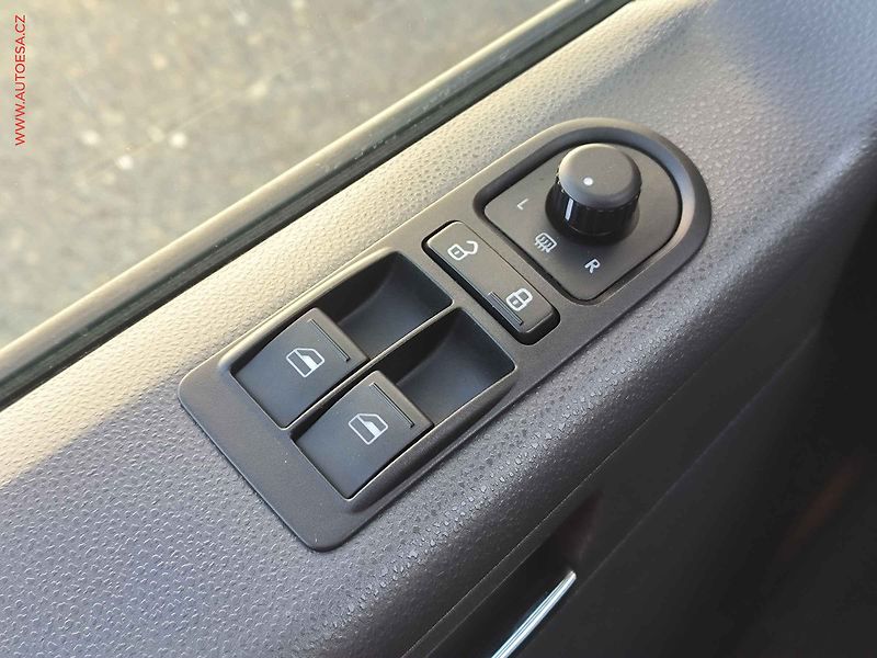 Volkswagen Multivan (2014) 2.0TDi, AC, temp - fotka 17 z 18