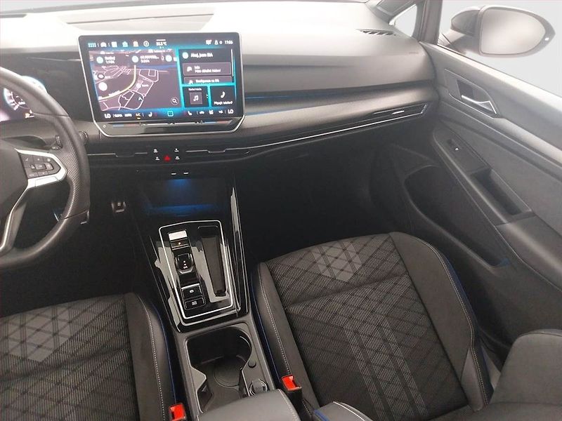 Volkswagen Golf (2024) R-Line 1.5 eTSI - fotka 8 z 17