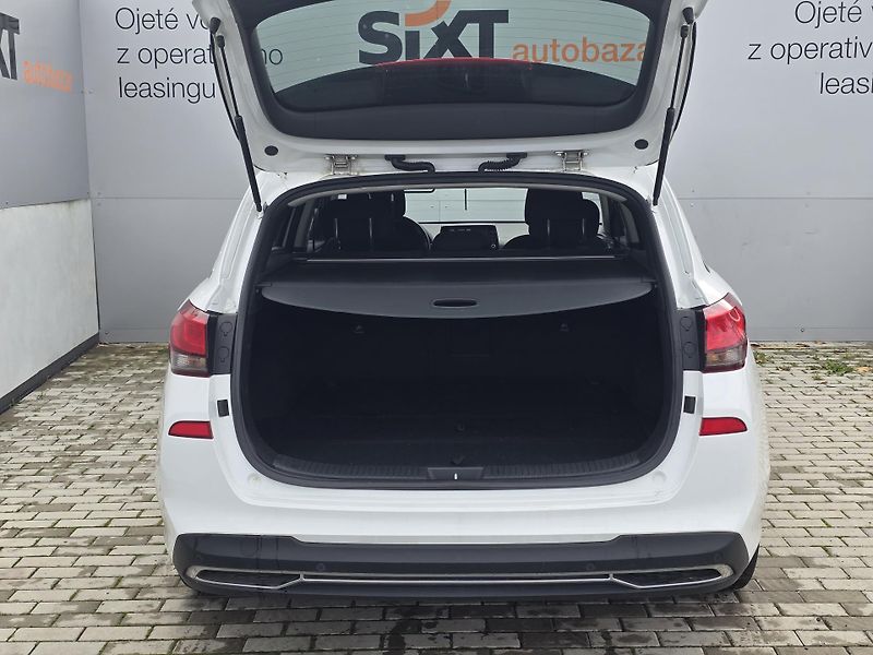 Hyundai i30 Family Smart 1,5 T-GDI Mild - fotka 5 z 7