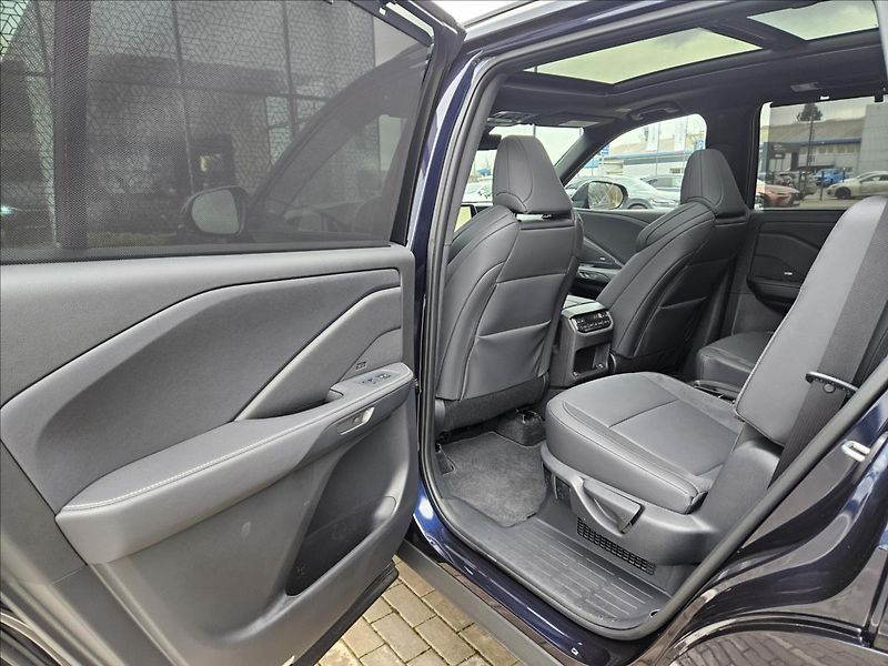 Lexus TX 500h (2025) 2,4 F SPORT Performance 3 - fotka 17 z 27