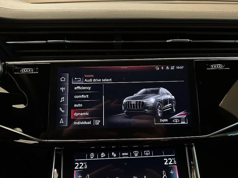 Audi Q8 (2021) S-Line 55 TFSI Quattro 250 kW  - fotka 26 z 33