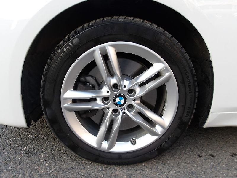 BMW Řada 2 220i AUT.! 7MÍST Gran Tourer - fotka 29 z 32