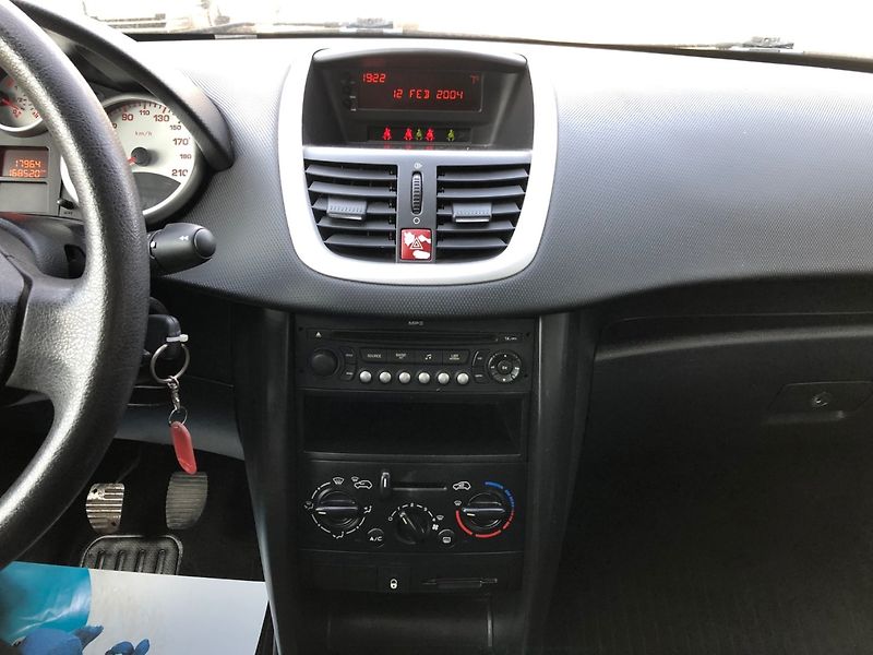 Peugeot 207 (2007) 1.4 Panorama - fotka 19 z 27