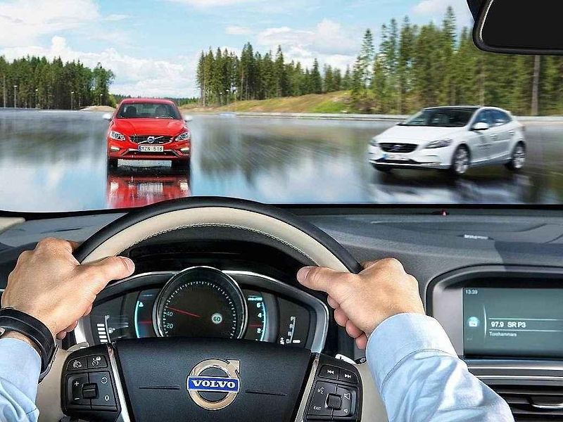 Volvo otevřelo jedinečný testovací areál AstaZero.