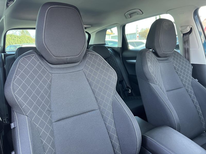 Škoda Karoq Style 1.5TSi NAVI KAMERA ALU - fotka 35 z 44