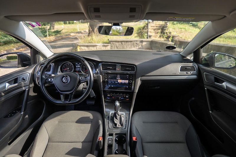 Volkswagen Golf 1.5 TSI DSG CarPlay ACC Senzor - fotka 16 z 31