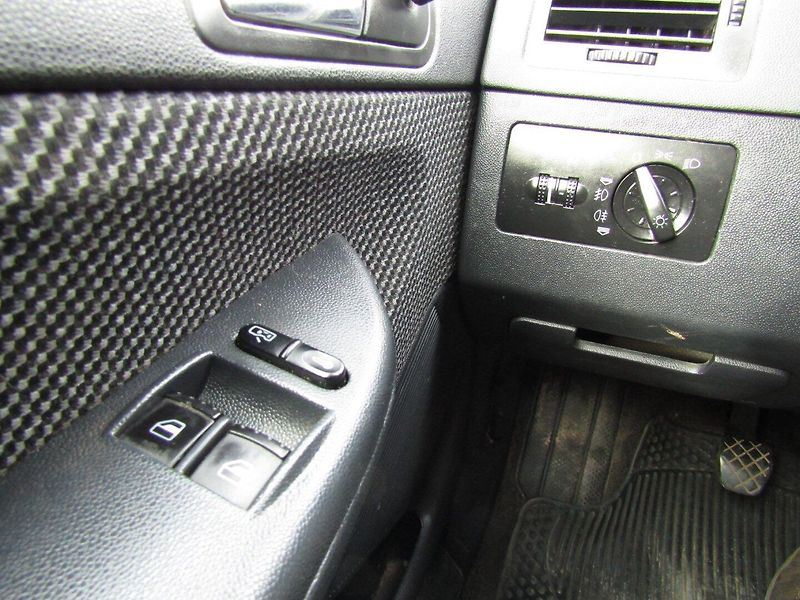 Škoda Fabia (2004) 1.4 TDI 55kW - fotka 28 z 36