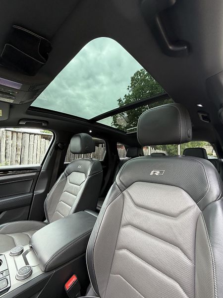 Volkswagen Touareg (2019) Velmi pěkný stav - fotka 22 z 33