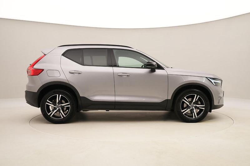 Volvo XC40 B3 AUT DARK PLUS - fotka 13 z 62