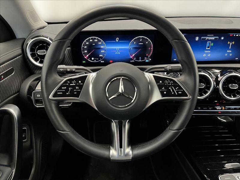 Mercedes-Benz CLA 180 d Shooting Brake Progressi - fotka 10 z 21