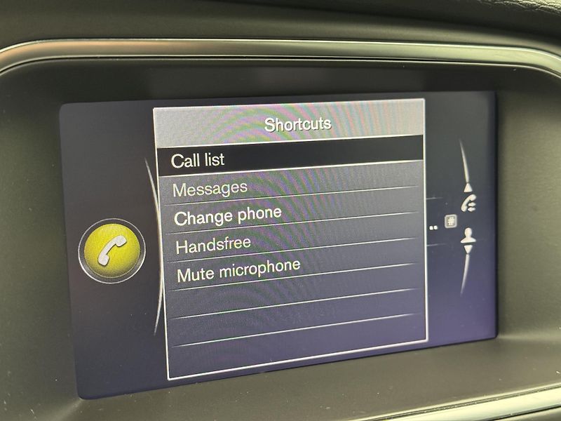Volvo V40 T2 MOMENTUM AUT - fotka 35 z 41