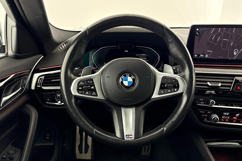 BMW Řada 5 540d xDrive - fotka 21 z 28