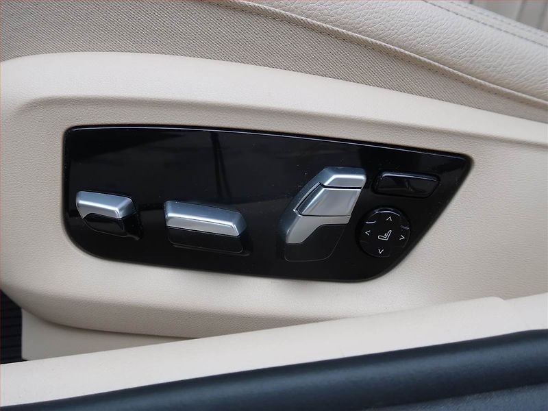 BMW Řada 5 (2018) Luxury Line 530i xDrive - fotka 22 z 25