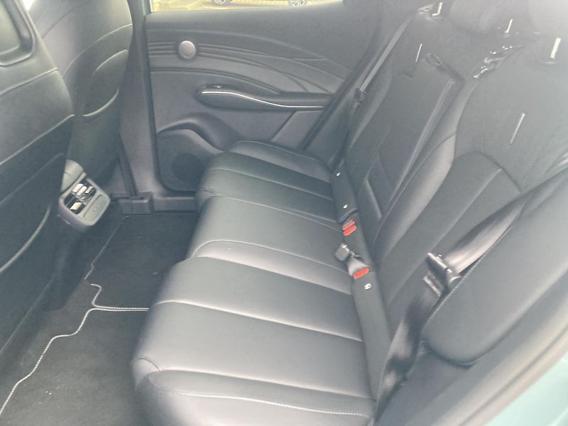 Omoda 7 (2026) Luxury 1.5 T-GDi PHEV - fotka 5 z 11