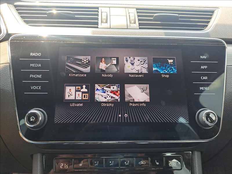 Škoda Superb 2,0 TDI DSG 4x4 1.MAJITEL - fotka 20 z 21