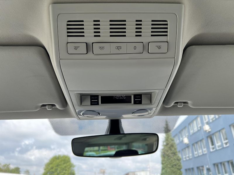 Volkswagen Multivan 2.0TDi 110kw 7MÍST TAŽNÉ ALU - fotka 20 z 38