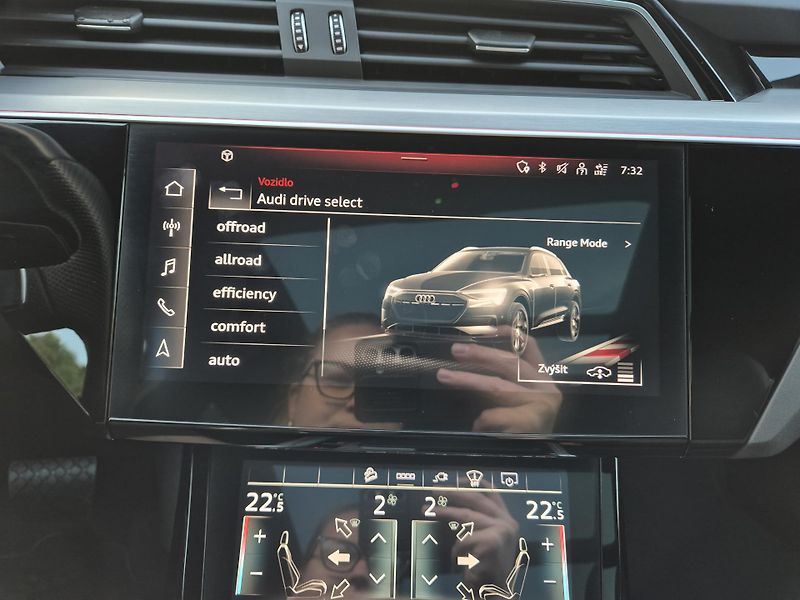 Audi e-tron 55 QUATTRO 300kw SOH 100 % - fotka 30 z 52
