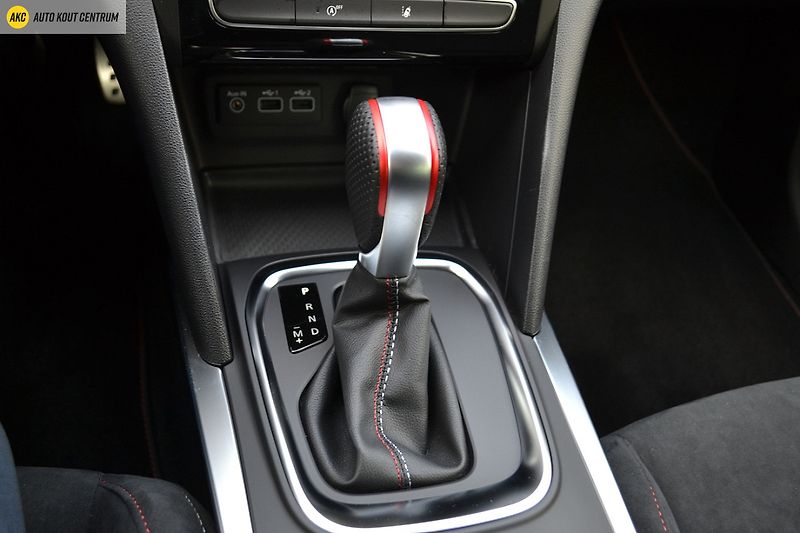 Renault Mégane R.S. TROPHY 1.8TCE 300 EDC - fotka 36 z 67