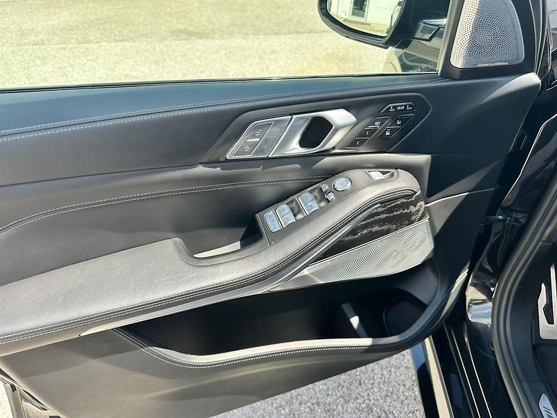 BMW X7 M50i - fotka 18 z 23