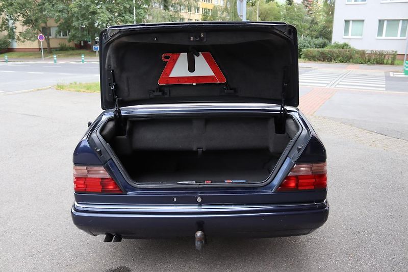Mercedes-Benz 124 E320 CABRIO 162kW - fotka 36 z 50
