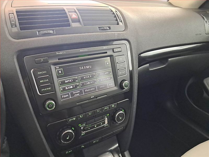 Škoda Octavia (2011) Laurin&Klement 1.8 TSI - fotka 12 z 22