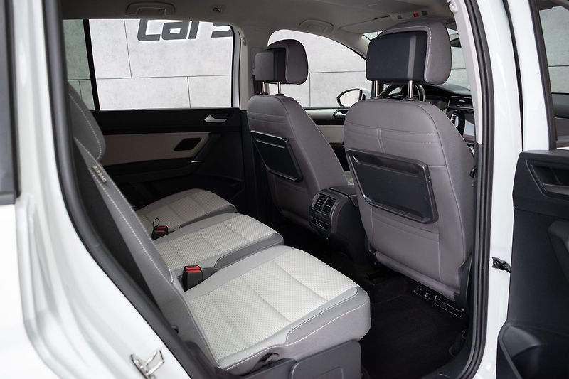 Volkswagen Touran 1.5 TSI TAŽNÉ*7.MÍST*DPH*ČR 1M - fotka 15 z 46