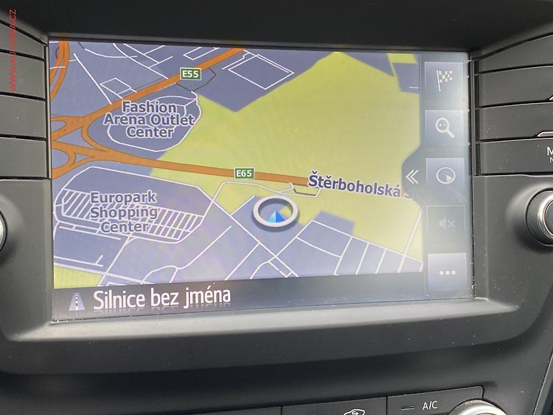 Toyota Avensis (2016) 2.0 D-4D, Sport, kůže, +ALU - fotka 15 z 18