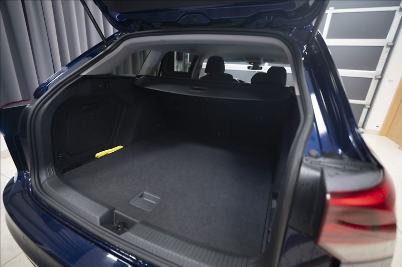 Volkswagen Golf 1,5 eTSI DSG KAMERA VÝHŘEV ČR - fotka 40 z 44