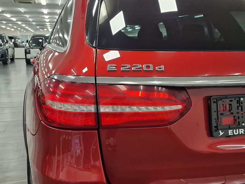 Mercedes-Benz 220 (2017) - fotka 14 z 74