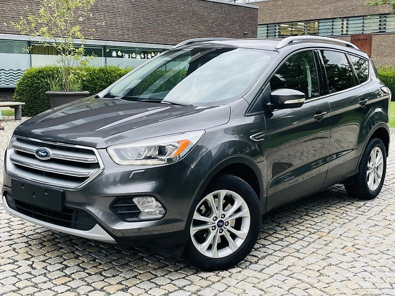 Ford Kuga 2.0TDCi MAN FACELIFT SERVISKA - fotka 2 z 45