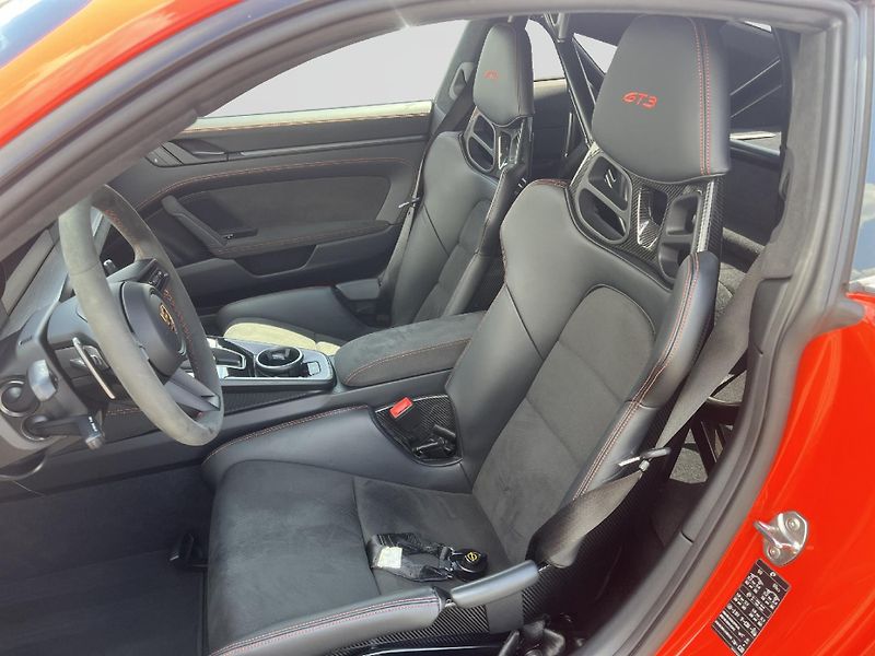 Porsche 911 (2021) GT3 - fotka 15 z 26