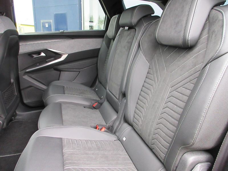 Peugeot 5008 GT Elektromotor 157 kW / 210 k - fotka 13 z 27