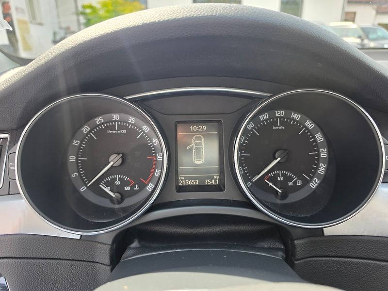 Škoda Superb (2011) 2.0 TDI Serviska Rozvody - fotka 9 z 27