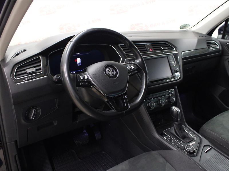 Volkswagen Tiguan 2,0 TDI Highline 4Motion DSG - fotka 10 z 39