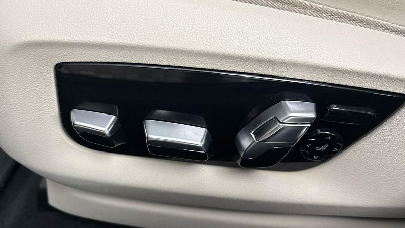 BMW Řada 5 530e AUT xDrive M-paket Tourin - fotka 21 z 30
