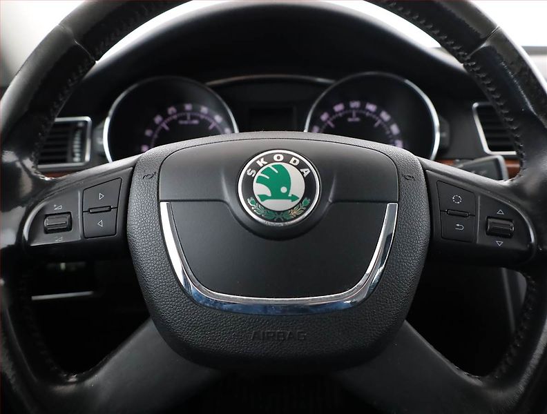 Škoda Superb (2009) 2.0 TDI, Xenony, Tempomat - fotka 8 z 19