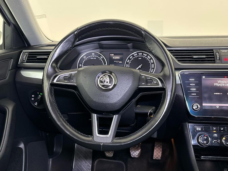 Škoda Superb Ambition - fotka 18 z 27