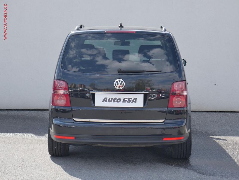 Volkswagen Touran (2008) 1.4 TSi, Xenon, AC - fotka 5 z 21