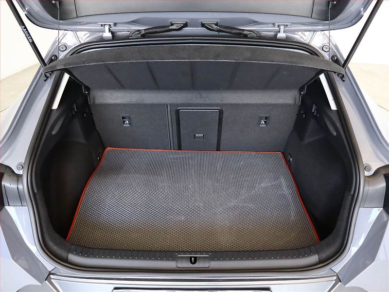 Cupra Formentor (2022) 1.5 TSI - fotka 12 z 17