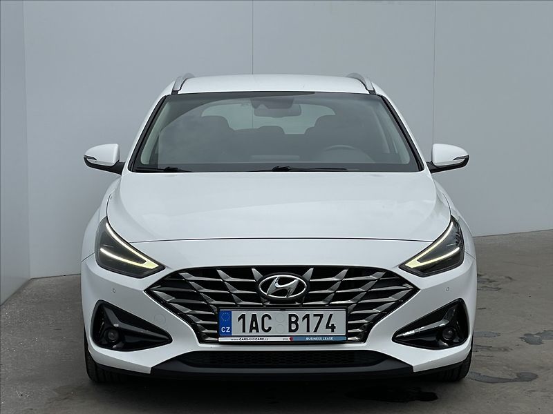 Hyundai i30 1,5 T-GDI AT7 Combi Smart PDC - fotka 21 z 23