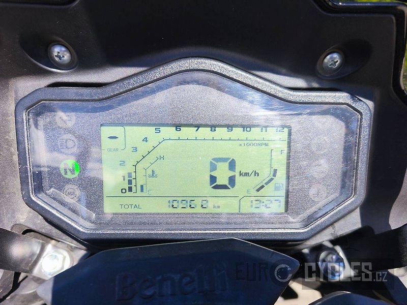 Benelli TRK 251 (2023) - fotka 12 z 12