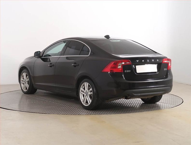 Volvo S60 (2011) D3, Automat, Navi, Tempomat - fotka 4 z 19