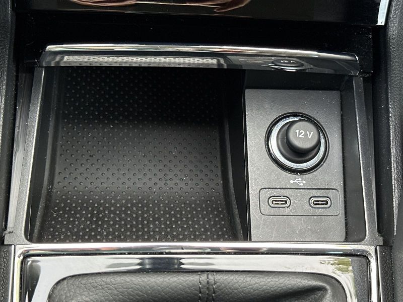 Škoda Karoq (2024) 1.5 TSI Selection - fotka 23 z 32